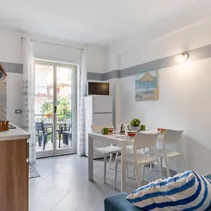 https://la-casa-di-tobia-central-flat-near-the-sea.sicilyhotelsitaly.net
